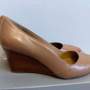 Elegant Tan Wedge Pumps